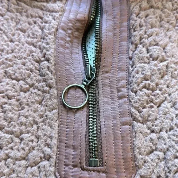 Abercrombie & Fitch Sherpa Half-Zip Satin Trim Sweatshirt in Mauve size small - Picture 3 of 8
